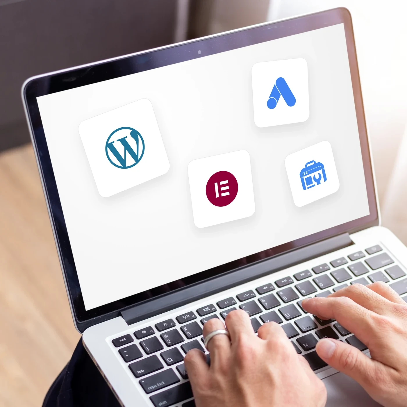 Les outils WordPress, Elementor, Google Ads et Search Console sur un ordinateur portable